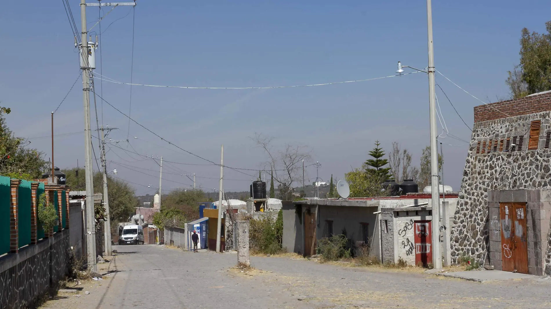 En la comunidad de Ajuchitlancito requieren apoyo para combatir venta clandestina de alcohol y drogas. Foto César Ortiz